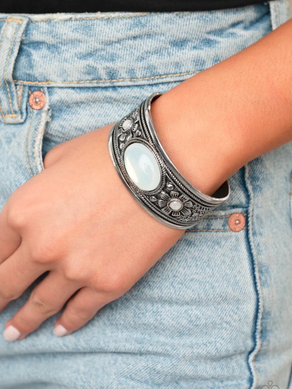 Paparazzi Jewelry Accessories - Sage Sanctuary - White Bracelet - Vintage
